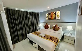 โรงแรมท็อป ไฮ แอร์พอร์ต ลิงค์ (SHA Plus+)